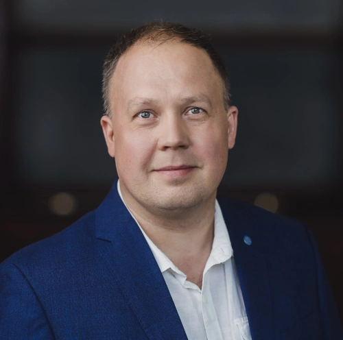 Imre Lall, Tartu Ülikooli IT-talituse juhataja, annab tagasisidet AI-koolituse kohta.